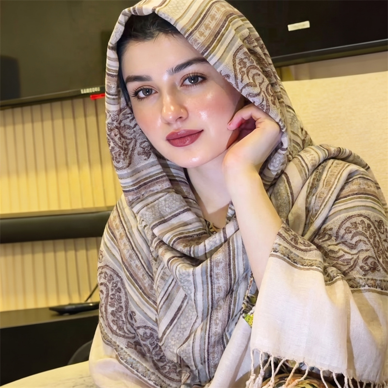 Vintage Women Fashion - Vintage Paisley Desenli Tesettür Modası Eşarp